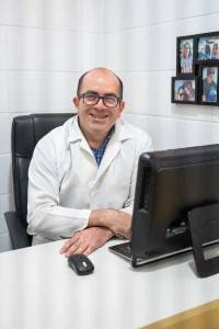 Dr. Homero Firmo, oncologista veterinário no Recife