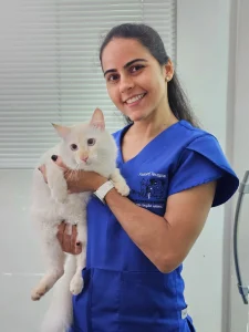 Dra. Katarina Fontes, fisioterapeuta veterinária no Recife